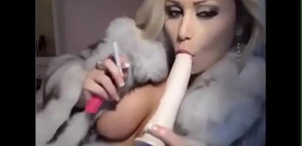  sexxxy blond deepthroats smokes in a fur